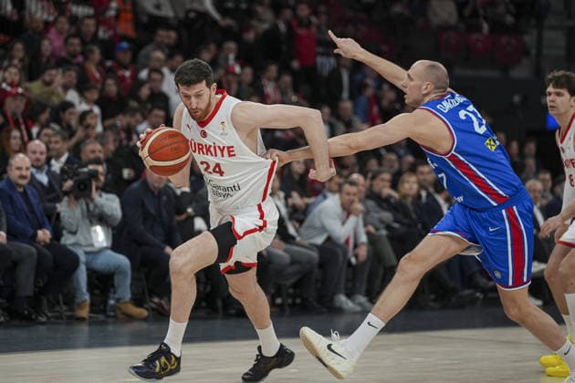 Turkiye v Serbia - FIBA Basketball World Cup 2027 European Qualifiers ISTANBUL, TURKIYE - MARCH 02: Ercan Osmani (L) of Turkiye in action against Dejan Davidovac (R) of Serbia during the FIBA Basketball World Cup 2027 European Qualifiers First Round Group C match at the Basketball Development Center in Istanbul, Turkiye, on March 02, 2026. Arife Karakum Anadolu Istanbul Turkey. Editorial use only. Please get in touch for any other usage.  Copyright: x2026xAnadoluxArifexKarakumx