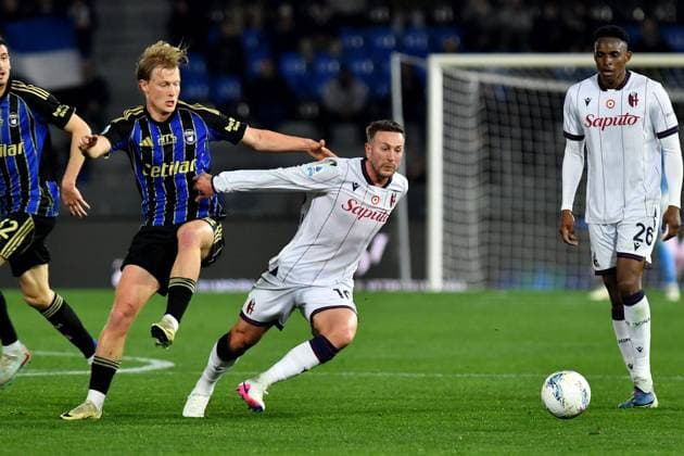 CALCIO - Serie A - Pisa SC vs Bologna FC Malthe Hojholt (Pisa) Federico Bernardeschi (Bologna) during Pisa SC vs Bologna FC, Italian soccer Serie A match in Pisa, Italy, March 02 2026 Pisa Italy  Copyright: xIPAxSport ABACAx