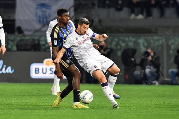 CALCIO - Serie A - Pisa SC vs Bologna FC Rafiu Adekunle Durosinmi (Pisa) Remo Freuler (Bologna) during Pisa SC vs Bologna FC, Italian soccer Serie A match in Pisa, Italy, March 02 2026 Pisa Italy  Copyright: xIPAxSport ABACAx