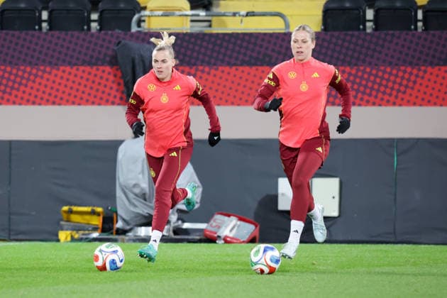 02 03 2026, xgrfx, Soccer World Cup Qualification , Germany Women Press Conference, Final Training v l Laura Freigang, Rebecca Knaak German Women National Team DFL DFB REGULATIONS PROHIBIT ANY USE OF PHOTOGRAPHS as IMAGE SEQUENCES and or QUASI VIDEO Dresden