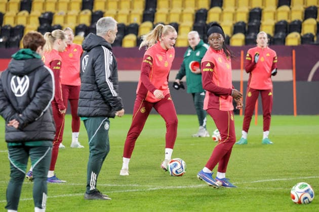 02 03 2026, xgrfx, Soccer World Cup Qualification , Germany Women Press Conference, Final Training f l Christian Wück, Camilla Küver, Nicole Anyomi German Women National Team DFL DFB REGULATIONS PROHIBIT ANY USE OF PHOTOGRAPHS as IMAGE SEQUENCES and or QUASI VIDEO Dresden