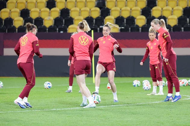02 03 2026, xgrfx, Soccer World Cup Qualification , Germany Women Press Conference, Final Training f l Carlotta Wamser, Sarai Linder, Giulia Gwinn, Franziska Kett German Women National Team DFL DFB REGULATIONS PROHIBIT ANY USE OF PHOTOGRAPHS as IMAGE SEQUENCES and or QUASI VIDEO Dresden