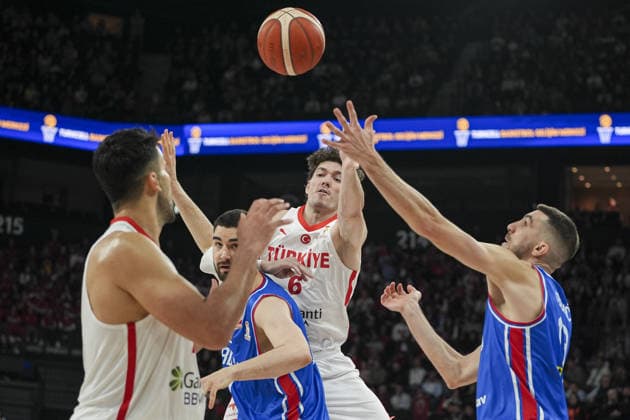 Turkiye v Serbia - FIBA Basketball World Cup 2027 European Qualifiers ISTANBUL, TURKIYE - MARCH 02: Cedi Osman (6) of Turkiye in action against Ognjen Dobric (R) of Serbia during the FIBA Basketball World Cup 2027 European Qualifiers First Round Group C match at the Basketball Development Center in Istanbul, Turkiye, on March 02, 2026. Arife Karakum Anadolu Istanbul Turkey. Editorial use only. Please get in touch for any other usage.  Copyright: x2026xAnadoluxArifexKarakumx