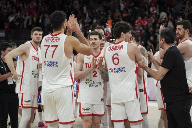 Turkiye v Serbia - FIBA Basketball World Cup 2027 European Qualifiers ISTANBUL, TURKIYE - MARCH 02: Turkish national team, Nationalteam players celebrate their victory of the FIBA Basketball World Cup 2027 European Qualifiers First Round Group C match between Turkiye and Serbia at the Basketball Development Center in Istanbul, Turkiye, on March 02, 2026. Arife Karakum Anadolu Istanbul Turkey. Editorial use only. Please get in touch for any other usage.  Copyright: x2026xAnadoluxArifexKarakumx