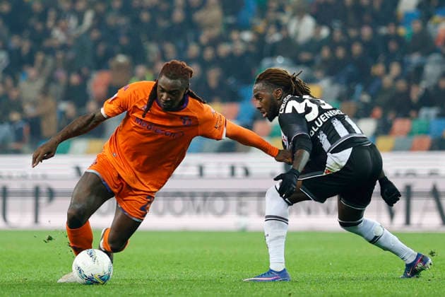 March 2, 2026, Udine, Italy, Italy: FiorentinaÃ¢â‚¬â ¢s Moise Kean in action against UdineseÃ¢â‚¬â ¢s Jordan Zemura during the Italian Serie A Enilive match between Udinese Calcio vs ACF Fiorentina at the Bluenergy Stadium in Udinese, Italy, 02 March 2026. Udine Italy - ZUMAr199 20260302_zsp_r199_019 Copyright: xMattiaxRadonix