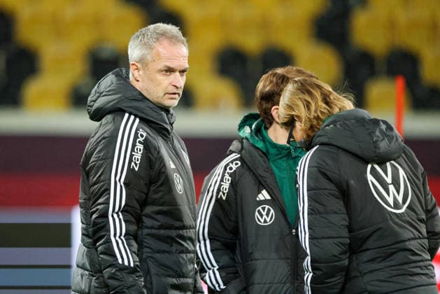 Dresden, Germany 02 March 2026 Preparation for the womens World Cup qualifier Germany vs Slovenia Final training in Dresden In the picture from left national coach Christian Wück Wueck Germany , co-coach Maren Meinert Germany and Saskia Bartusiak Germany Copyright: HMBxMedia MadeleinexFantini