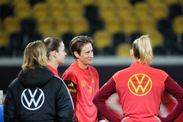 Dresden, Germany 02 March 2026 Preparation for the womens World Cup qualifier Germany vs Slovenia Final training in Dresden In the picture goalkeeper Ann Katrin Berger Germany , center in the picture Copyright: HMBxMedia MadeleinexFantini