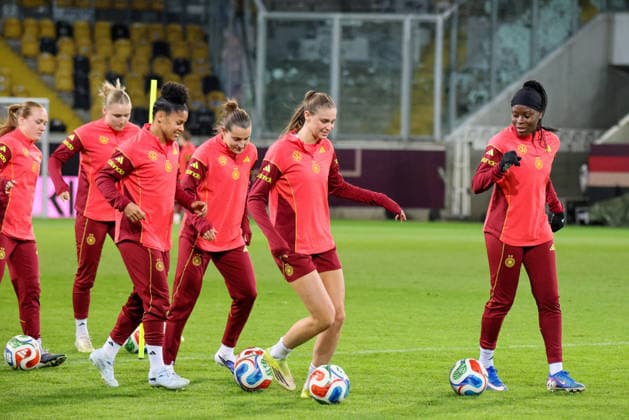 Dresden, Germany 02 March 2026 Preparation for the womens World Cup qualifier Germany vs Slovenia Final training in Dresden In the picture from left Lisanne Gräwe Graewe Germany , Jella Veit Germany , Shekiera Martinez Germany , Carlotta Wamser Germany , Jule Brand Germany and Nicole Anyomi Germany Copyright: HMBxMedia MadeleinexFantini