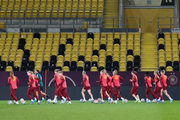 Dresden, Germany 02 March 2026 Preparation for the womens World Cup qualifier Germany vs Slovenia Final training in Dresden In the picture The players of the German womens national soccer team at the final training session in Dresden Copyright: HMBxMedia MadeleinexFantini