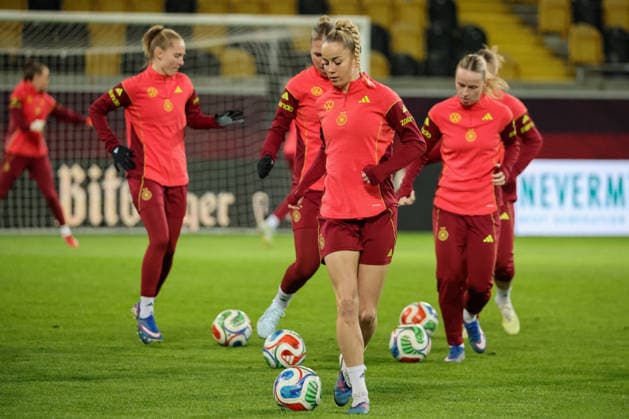 Dresden, Germany 02 March 2026 Preparation for the Womens World Cup qualifier Germany vs Slovenia Final training in Dresden In the picture Giulia Gwinn Germany with her teammates at the final training in Dresden Copyright: HMBxMedia MadeleinexFantini