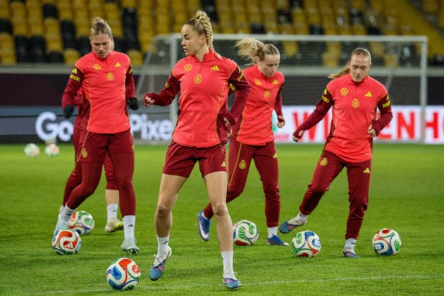 Dresden, Germany 02 March 2026 Preparation for the Womens World Cup qualifier Germany vs Slovenia Final training in Dresden In the picture Giulia Gwinn Germany with her teammates at the final training in Dresden Copyright: HMBxMedia MadeleinexFantini