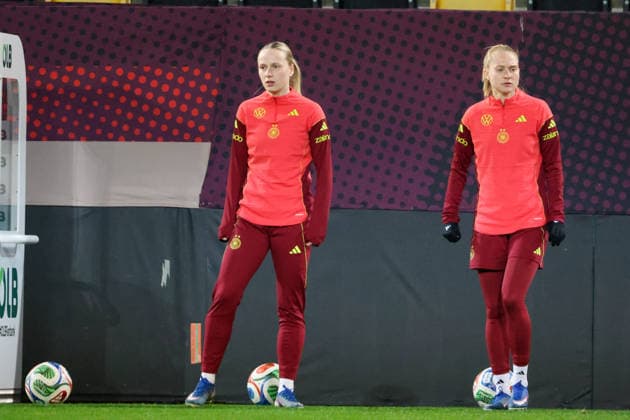 Dresden, Germany 02 March 2026 Preparation for the Womens World Cup qualifier Germany vs Slovenia Final training in Dresden In the picture from left Franziska Kett Germany and Janina Minge Germany at the final training in Dresden Copyright: HMBxMedia MadeleinexFantini