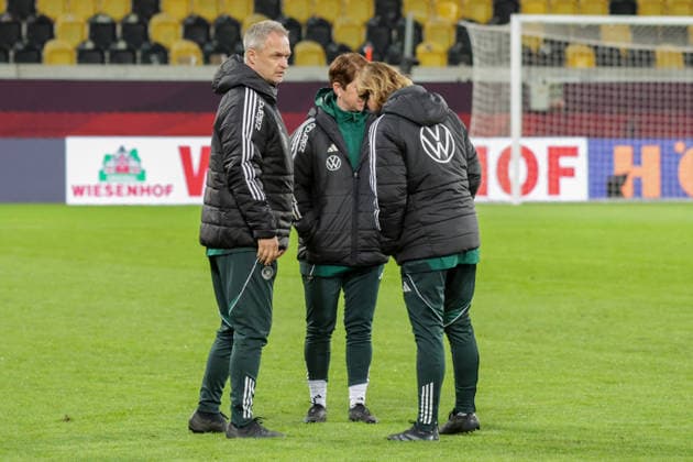 02 03 2026, xgrfx, Soccer World Cup Qualification , Germany Women Press Conference, Final Training f l Christian Wück, Maren Meinert, Saskia Bartusiak German Women National Team DFL DFB REGULATIONS PROHIBIT ANY USE OF PHOTOGRAPHS as IMAGE SEQUENCES and or QUASI VIDEO Dresden