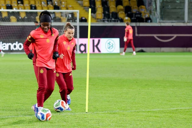 02 03 2026, xgrfx, Soccer World Cup Qualification , Germany Women Press Conference, Final Training v l Nicole Anyomi, Carlota Wamser German Women National Team DFL DFB REGULATIONS PROHIBIT ANY USE OF PHOTOGRAPHS as IMAGE SEQUENCES and or QUASI VIDEO Dresden