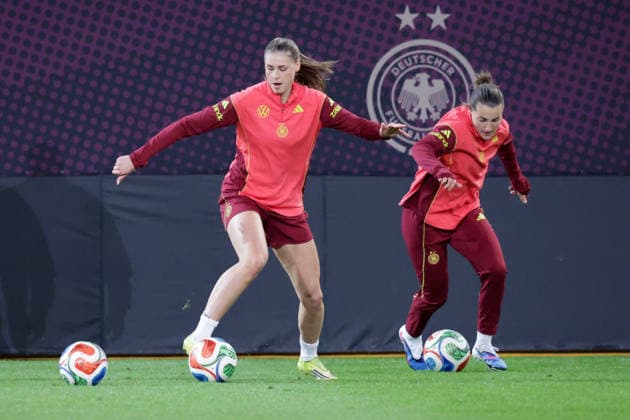 02 03 2026, xgrfx, Soccer World Cup Qualification , Germany Women Press Conference, Final Training v l Jule Brand, Carlotta Wamser German Women National Team DFL DFB REGULATIONS PROHIBIT ANY USE OF PHOTOGRAPHS as IMAGE SEQUENCES and or QUASI VIDEO Dresden