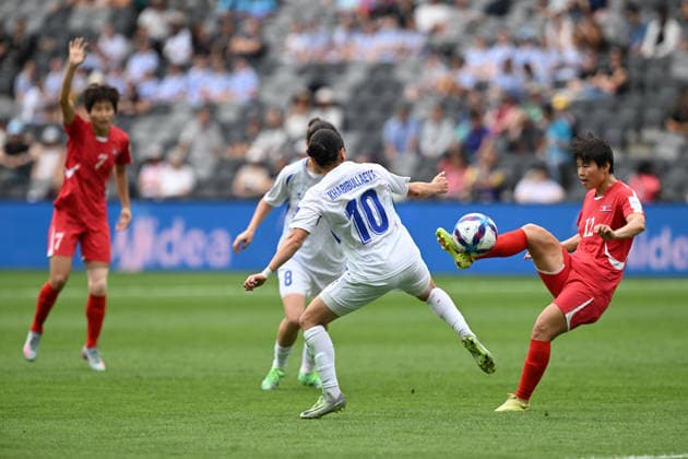 SOCCER ASIAN CUP NORTH KOREA UZBEKISTAN, Khabibullaeva Diyorakhon of Uzbekistan and Hong Song Ok of North Korea compete for possession during the AFC Women™s Asian Cup Group B match between North Korea and Uzbekistan at CommBank Stadium in Sydney, Tuesday, March 3, 2026. ( NO ARCHIVING, EDITORIAL USE ONLY SYDNEY NEW SOUTH WALES AUSTRALIA  Copyright: xDEANxLEWINSx 20260303163222960361
