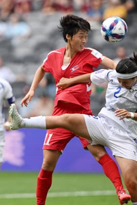 SOCCER ASIAN CUP NORTH KOREA UZBEKISTAN, Han Jin Hong of North Korea and Khikmatova Madina of Uzbekistan contest a header during the AFC Women™s Asian Cup Group B match between North Korea and Uzbekistan at CommBank Stadium in Sydney, Tuesday, March 3, 2026. ( NO ARCHIVING, EDITORIAL USE ONLY SYDNEY NEW SOUTH WALES AUSTRALIA  Copyright: xDEANxLEWINSx 20260303164950808877