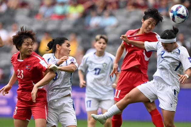 SOCCER ASIAN CUP NORTH KOREA UZBEKISTAN, Han Jin Hong of North Korea and Khikmatova Madina of Uzbekistan contest a header during the AFC Women™s Asian Cup Group B match between North Korea and Uzbekistan at CommBank Stadium in Sydney, Tuesday, March 3, 2026. ( NO ARCHIVING, EDITORIAL USE ONLY SYDNEY NEW SOUTH WALES AUSTRALIA  Copyright: xDEANxLEWINSx 20260303179690482088