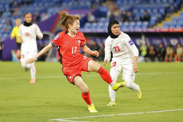 Song Jae-Eun (12 Korea Republic) has a shot on goal blocked by Mona Hamoudi (23 IR Iran) during the Womens Asian Cup match between Korea Republic and Islamic Republic of Iran at the Gold Coast Stadium in Robina, Australia Copyright: xMatthewxStarlingx xSPPx Sportspressphoto_SPR100246