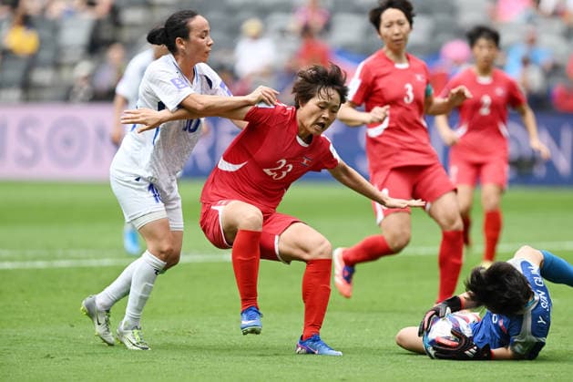 SOCCER ASIAN CUP NORTH KOREA UZBEKISTAN, Goalkeeper Yu Son Gum of North Korea secures the ball as team mate Ri Myong Gum applies pressure to Jonimqulova Maftuna of Uzbekistan during the AFC Women™s Asian Cup Group B match between North Korea and Uzbekistan at CommBank Stadium in Sydney, Tuesday, March 3, 2026. ( NO ARCHIVING, EDITORIAL USE ONLY SYDNEY NEW SOUTH WALES AUSTRALIA  Copyright: xDEANxLEWINSx 20260303173740986864
