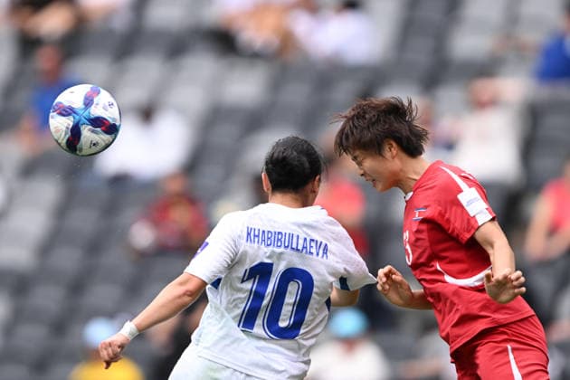 SOCCER ASIAN CUP NORTH KOREA UZBEKISTAN, Khabibullaeva Diyorakhon of Uzbekistan and Ri Hye Gyong of North Korea contest a header during the AFC Women™s Asian Cup Group B match between North Korea and Uzbekistan at CommBank Stadium in Sydney, Tuesday, March 3, 2026. ( NO ARCHIVING, EDITORIAL USE ONLY SYDNEY NEW SOUTH WALES AUSTRALIA  Copyright: xDEANxLEWINSx 20260303134314117148