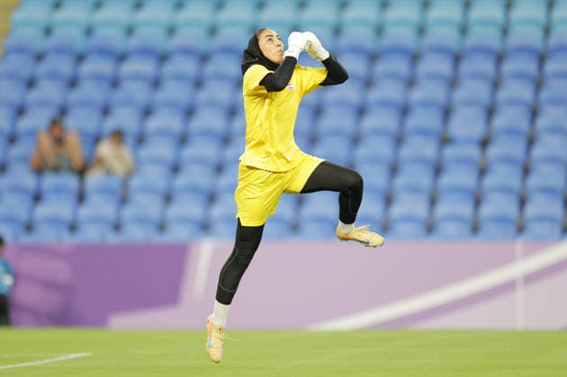 Goalkeeper Maryam Yektaei (12 IR Iran) in action during the warm-up routine during the Womens Asian Cup match between Korea Republic and Islamic Republic of Iran at the Gold Coast Stadium in Robina, Australia Copyright: xMatthewxStarlingx xSPPx Sportspressphoto_SPR100299