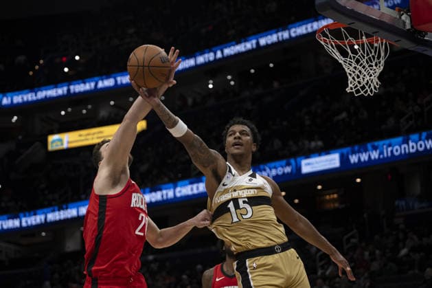Houston Rockets vs Washington Wizards - NBA, Basketball Herren, USA WASHINGTON DC, UNITED STATES - MARCH 2 : Julian Reese (15) of Washington Wizards in action against Alperen Sengun (28) of Houston Rockets during the NBA basketball game between Houston Rockets and Washington Wizards at the Capital One Arena on March 2, 2026 in Washington DC, United States. Celal Gunes Anadolu Washington DC United States. Editorial use only. Please get in touch for any other usage.  Copyright: x2026xAnadoluxCelalxGunesx
