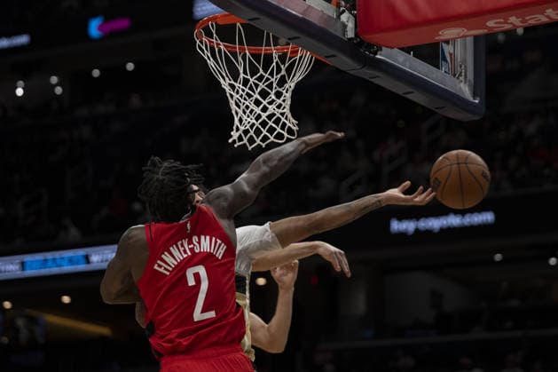 Houston Rockets vs Washington Wizards - NBA, Basketball Herren, USA WASHINGTON DC, UNITED STATES - MARCH 2 : Dorian Finney-Smith (2) of Houston Rockets in action during the NBA basketball game between Houston Rockets and Washington Wizards at the Capital One Arena on March 2, 2026 in Washington DC, United States. Celal Gunes Anadolu Washington DC United States. Editorial use only. Please get in touch for any other usage.  Copyright: x2026xAnadoluxCelalxGunesx