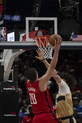 Houston Rockets vs Washington Wizards - NBA, Basketball Herren, USA WASHINGTON DC, UNITED STATES - MARCH 2 : Kyshawn George (18) of Washington Wizards in action against Alperen Sengun (28) of Houston Rockets during the NBA basketball game between Houston Rockets and Washington Wizards at the Capital One Arena on March 2, 2026 in Washington DC, United States. Celal Gunes Anadolu Washington DC United States. Editorial use only. Please get in touch for any other usage.  Copyright: x2026xAnadoluxCelalxGunesx