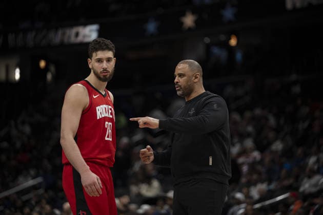 Houston Rockets vs Washington Wizards - NBA, Basketball Herren, USA WASHINGTON DC, UNITED STATES - MARCH 2 : Alperen Sengun (28) and Head coach Ime Udoka of Houston Rockets in action during the NBA basketball game between Houston Rockets and Washington Wizards at the Capital One Arena on March 2, 2026 in Washington DC, United States. Celal Gunes Anadolu Washington DC United States. Editorial use only. Please get in touch for any other usage.  Copyright: x2026xAnadoluxCelalxGunesx