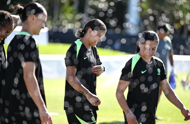 SOCCER MATILDAS TRAINING, Sam Kerr (centre) during a Matildas training session at Pizzey Park in the Gold Coast, Tuesday, March 3, 2026. ( NO ARCHIVING GOLD COAST QUEENSLAND AUSTRALIA  Copyright: xDAVExHUNTx 20260303149451536451