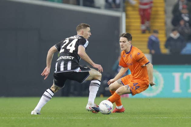 Udinese s Jakub Piotrowski in action against Fiorentina s Nicolo Fagioli during the Italian Serie A Enilive match between Udinese Calcio vs ACF Fiorentina at the Bluenergy Stadium in Udinese, Italy, 02 March 2026.  Copyright: xMattiaxRadoni IPAxSportx xipa-agency.netx xx IPA_72308186 IPA_Agency_IPA72308186