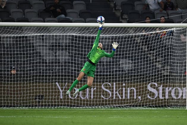 SOCCER ASIAN CUP CHINA BANGLADESH, Goalkeeper Chen Chen of China deflects the ball during the AFC Women™s Asian Cup Group B match between China and Bangladesh at CommBank Stadium in Sydney, Tuesday, March 3, 2026. ( NO ARCHIVING, EDITORIAL USE ONLY SYDNEY NEW SOUTH WALES AUSTRALIA  Copyright: xDEANxLEWINSx 20260303129624167897