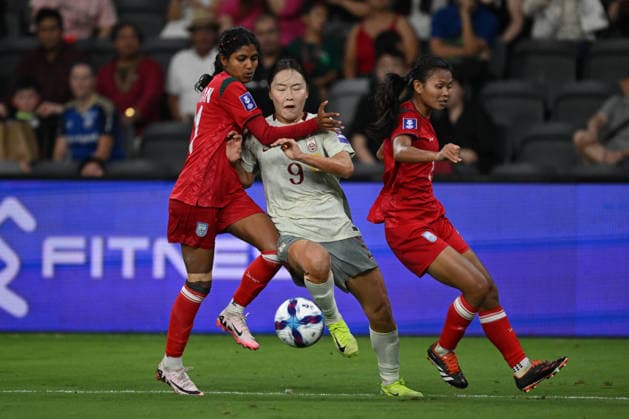 SOCCER ASIAN CUP CHINA BANGLADESH, Wurigumula of China and Khatun Nabiran and Azim Sheuli of Bangladesh during the AFC Women™s Asian Cup Group B match between China and Bangladesh at CommBank Stadium in Sydney, Tuesday, March 3, 2026. ( NO ARCHIVING, EDITORIAL USE ONLY SYDNEY NEW SOUTH WALES AUSTRALIA  Copyright: xDEANxLEWINSx 20260303169022979508