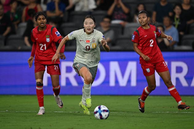 SOCCER ASIAN CUP CHINA BANGLADESH, Wurigumula of China and Khatun Nabiran and Azim Sheuli of Bangladesh during the AFC Women™s Asian Cup Group B match between China and Bangladesh at CommBank Stadium in Sydney, Tuesday, March 3, 2026. ( NO ARCHIVING, EDITORIAL USE ONLY SYDNEY NEW SOUTH WALES AUSTRALIA  Copyright: xDEANxLEWINSx 20260303187346105572