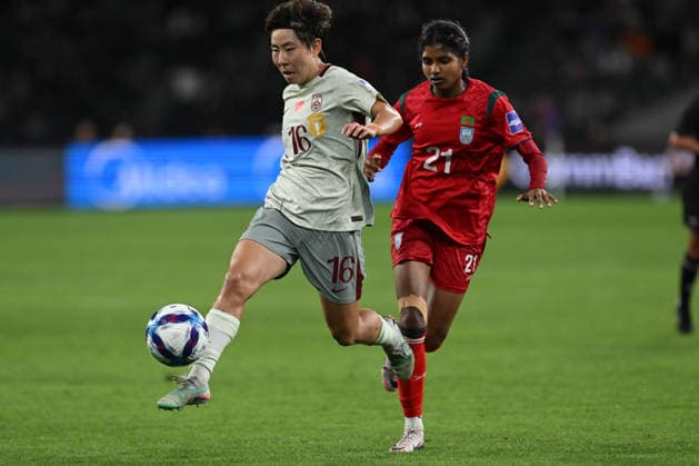 SOCCER ASIAN CUP CHINA BANGLADESH, Liu Jing of China and Khatun Nabiran of Bangladesh during the AFC Women™s Asian Cup Group B match between China and Bangladesh at CommBank Stadium in Sydney, Tuesday, March 3, 2026. ( NO ARCHIVING, EDITORIAL USE ONLY SYDNEY NEW SOUTH WALES AUSTRALIA  Copyright: xDEANxLEWINSx 20260303170245725501