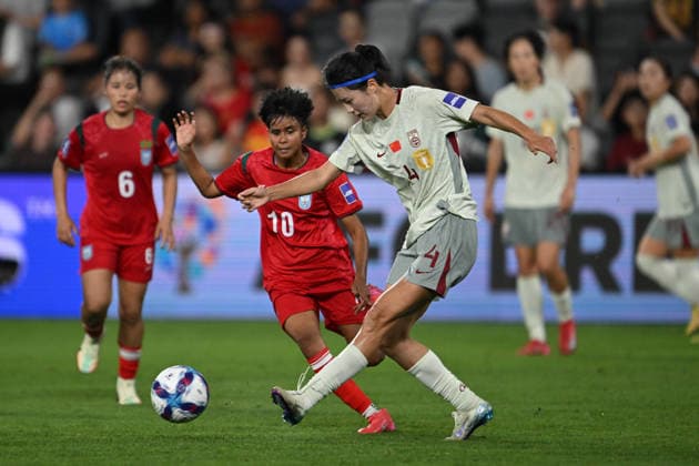 SOCCER ASIAN CUP CHINA BANGLADESH, Wang Linlin of China and Tohura Khatun of Bangladesh during the AFC Women™s Asian Cup Group B match between China and Bangladesh at CommBank Stadium in Sydney, Tuesday, March 3, 2026. ( NO ARCHIVING, EDITORIAL USE ONLY SYDNEY NEW SOUTH WALES AUSTRALIA  Copyright: xDEANxLEWINSx 20260303147379112868