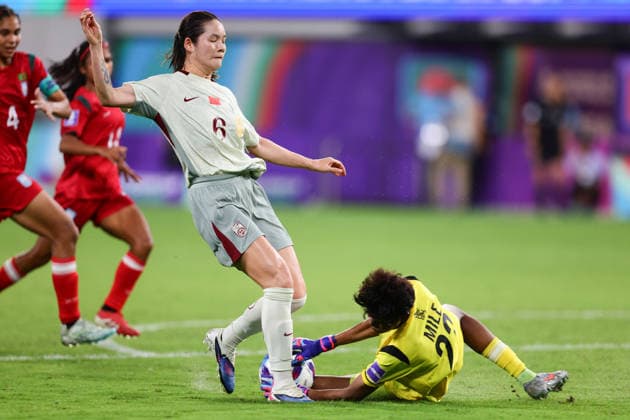 Mile Akter of Bangladesh makes a save at the feet of Zhang Xin of China during the AFC Womens Asian Cup 2026 match between China PR Women and Bangladesh Women at Western Sydney Stadium, Sydney, Australia on 3 March 2026. Copyright: xPeterxDovganx 44610080