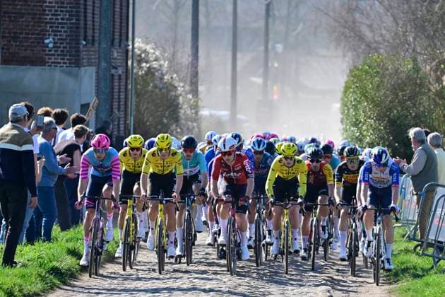 Ename Grand Prix Le Samyn 2026 Cycling Race DOUR, BELGIUM - MARCH 03 : illustration picture peloton during the 58th edition of Ename Grand Prix Le Samyn an UCI Class 1.1 one day cycling road race for Men Elite of km with start in Quaregnon and finish in Dour on March 3, 2026 in Dour, Belgium, 03 03 2026 ( Motordriver Kenny Verfaillie - Dour Belgium  Copyright: xJanxDexMeuleneirx