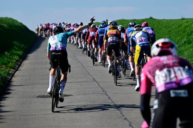 Ename Grand Prix Le Samyn 2026 Cycling Race DOUR, BELGIUM - MARCH 03 : illustration picture peloton during the 58th edition of Ename Grand Prix Le Samyn an UCI Class 1.1 one day cycling road race for Men Elite of km with start in Quaregnon and finish in Dour on March 3, 2026 in Dour, Belgium, 03 03 2026 ( Motordriver Kenny Verfaillie - Dour Belgium  Copyright: xJanxDexMeuleneirx
