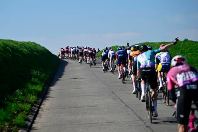 Ename Grand Prix Le Samyn 2026 Cycling Race DOUR, BELGIUM - MARCH 03 : illustration picture peloton during the 58th edition of Ename Grand Prix Le Samyn an UCI Class 1.1 one day cycling road race for Men Elite of km with start in Quaregnon and finish in Dour on March 3, 2026 in Dour, Belgium, 03 03 2026 ( Motordriver Kenny Verfaillie - Dour Belgium  Copyright: xJanxDexMeuleneirx