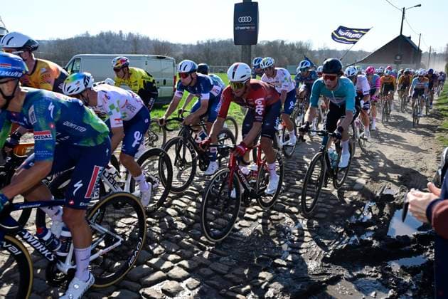 Ename Grand Prix Le Samyn 2026 Cycling Race DOUR, BELGIUM - MARCH 03 : illustration picture peloton during the 58th edition of Ename Grand Prix Le Samyn an UCI Class 1.1 one day cycling road race for Men Elite of km with start in Quaregnon and finish in Dour on March 3, 2026 in Dour, Belgium, 03 03 2026 ( Motordriver Kenny Verfaillie - Dour Belgium  Copyright: xJanxDexMeuleneirx