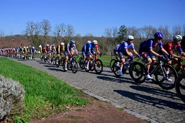 Ename Grand Prix Le Samyn 2026 Cycling Race DOUR, BELGIUM - MARCH 03 : illustration picture peloton during the 58th edition of Ename Grand Prix Le Samyn an UCI Class 1.1 one day cycling road race for Men Elite of km with start in Quaregnon and finish in Dour on March 3, 2026 in Dour, Belgium, 03 03 2026 ( Motordriver Kenny Verfaillie - Dour Belgium  Copyright: xJanxDexMeuleneirx