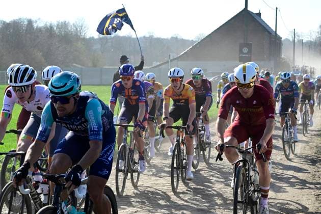 Ename Grand Prix Le Samyn 2026 Cycling Race DOUR, BELGIUM - MARCH 03 : illustration picture peloton during the 58th edition of Ename Grand Prix Le Samyn an UCI Class 1.1 one day cycling road race for Men Elite of km with start in Quaregnon and finish in Dour on March 3, 2026 in Dour, Belgium, 03 03 2026 ( Motordriver Kenny Verfaillie - Dour Belgium  Copyright: xJanxDexMeuleneirx