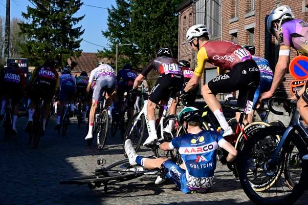 Ename Grand Prix Le Samyn 2026 Cycling Race DOUR, BELGIUM - MARCH 03 : crash of Hannes Victor (BEL) of Aarco during the 58th edition of Ename Grand Prix Le Samyn an UCI Class 1.1 one day cycling road race for Men Elite of km with start in Quaregnon and finish in Dour on March 3, 2026 in Dour, Belgium, 03 03 2026 ( Motordriver Kenny Verfaillie - Dour Belgium  Copyright: xJanxDexMeuleneirx