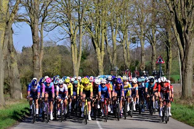 Ename Grand Prix Le Samyn 2026 Cycling Race DOUR, BELGIUM - MARCH 03 : illustration picture peloton during the 58th edition of Ename Grand Prix Le Samyn an UCI Class 1.1 one day cycling road race for Men Elite of km with start in Quaregnon and finish in Dour on March 3, 2026 in Dour, Belgium, 03 03 2026 ( Motordriver Kenny Verfaillie - Dour Belgium  Copyright: xJanxDexMeuleneirx