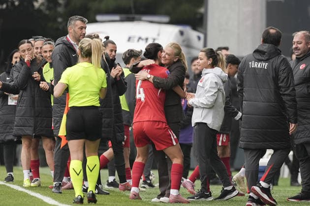Turkiye v Malta - FIFA Women’s World Cup 2027 European Qualifiers ISTANBUL, TURKIYE - MARCH 03: Eda Karatas (4) of Turkiye celebrates her goal with Turkiye head coach Necla Gungor Kiragasi during the FIFA Women’s World Cup 2027 European Qualifiers League B Group 2 match between Turkiye and Malta at Pendik Stadium in Istanbul, Turkiye, on March 03, 2026. Arife Karakum Anadolu Istanbul Turkey. Editorial use only. Please get in touch for any other usage.  Copyright: x2026xAnadoluxArifexKarakumx