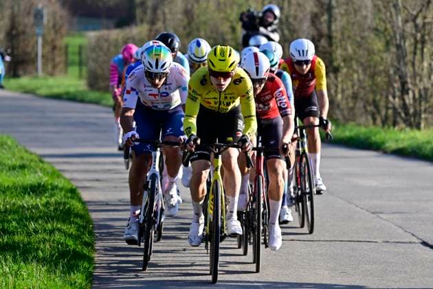 Ename Grand Prix Le Samyn 2026 Cycling Race DOUR, BELGIUM - MARCH 03 : riders of team Team Visma I Lease a Bike during the 58th edition of Ename Grand Prix Le Samyn an UCI Class 1.1 one day cycling road race for Men Elite of km with start in Quaregnon and finish in Dour on March 3, 2026 in Dour, Belgium, 03 03 2026 ( Motordriver Kenny Verfaillie - Dour Belgium  Copyright: xJanxDexMeuleneirx