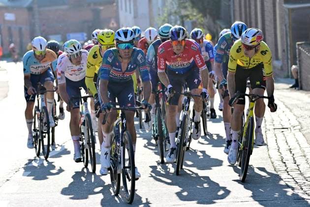 Ename Grand Prix Le Samyn 2026 Cycling Race DOUR, BELGIUM - MARCH 03 : Van Aert Wout (BEL) of Team Visma I Lease a Bike during the 58th edition of Ename Grand Prix Le Samyn an UCI Class 1.1 one day cycling road race for Men Elite of km with start in Quaregnon and finish in Dour on March 3, 2026 in Dour, Belgium, 03 03 2026 ( Motordriver Kenny Verfaillie - Dour Belgium  Copyright: xJanxDexMeuleneirx