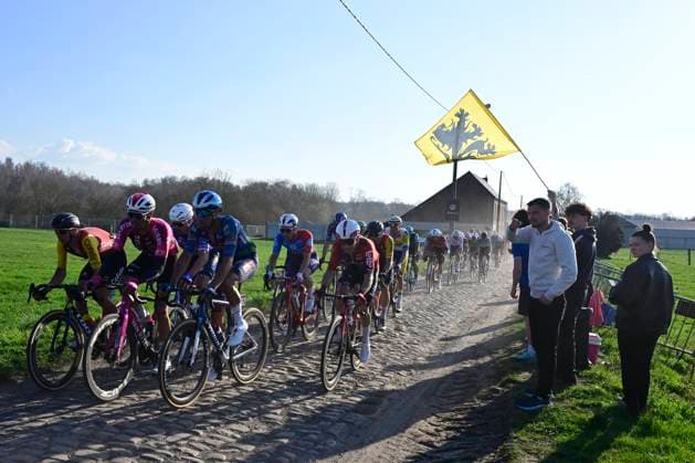 Ename Grand Prix Le Samyn 2026 Cycling Race DOUR, BELGIUM - MARCH 03 : illustration picture peloton during the 58th edition of Ename Grand Prix Le Samyn an UCI Class 1.1 one day cycling road race for Men Elite of km with start in Quaregnon and finish in Dour on March 3, 2026 in Dour, Belgium, 03 03 2026 ( Motordriver Kenny Verfaillie - Dour Belgium  Copyright: xJanxDexMeuleneirx